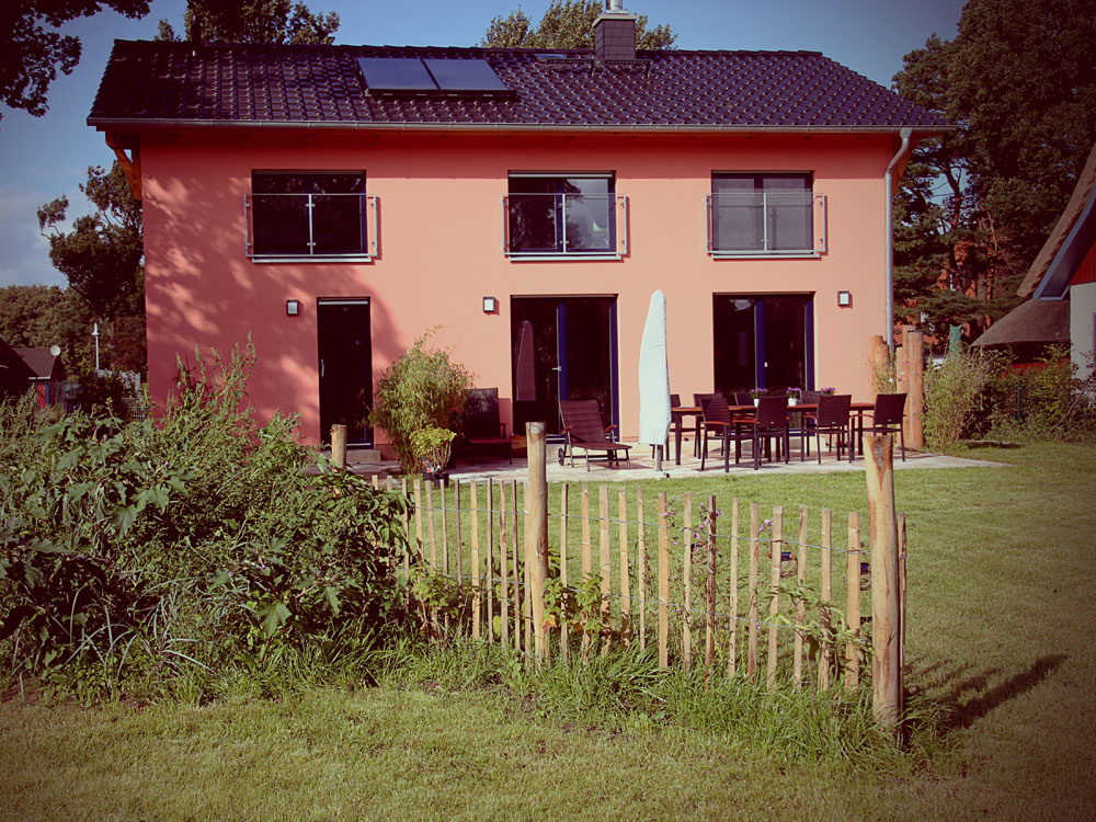 Haus aus der Gartenperspektive